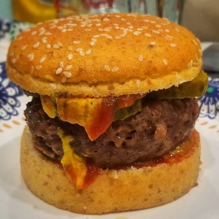 We cooked burgers at home tonight (I KNOW right?) and tried out the sesame…