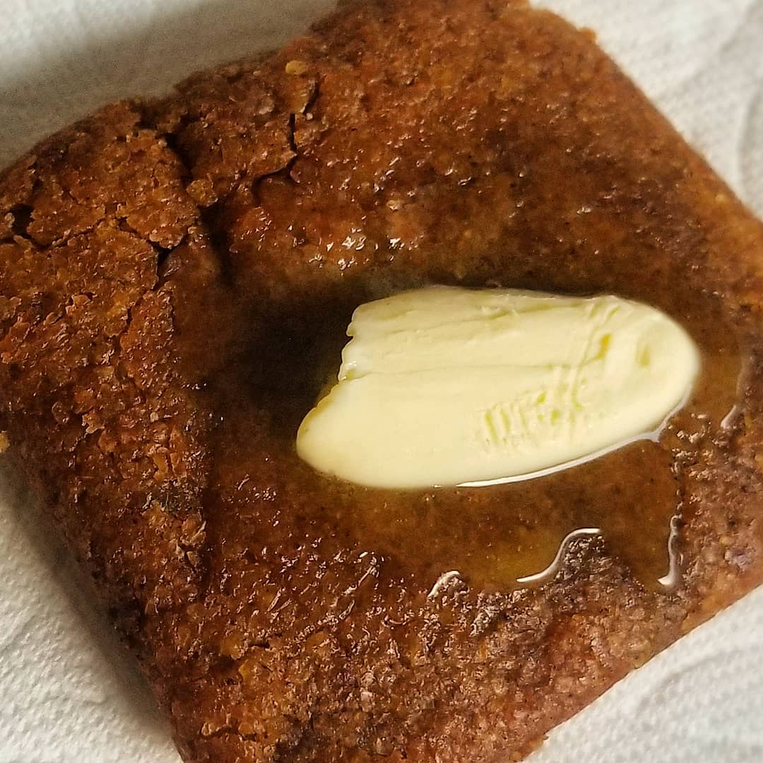 Carrot spice cake from @nush_foods heated in the microwave for 30 seconds and topped…