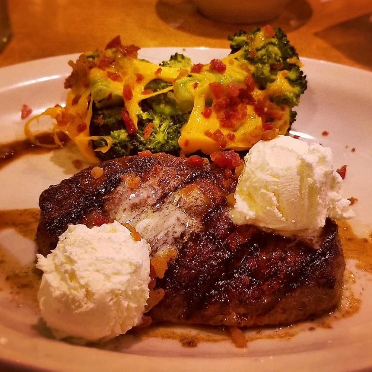 Happy @texasroadhouse sirloin special daaaaay (formerly known as Wednesday) You like the way my…